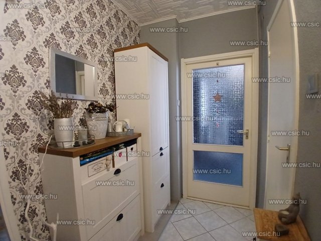 Eladó panellakás, Dorogon 44.5 M Ft, 2 szobás