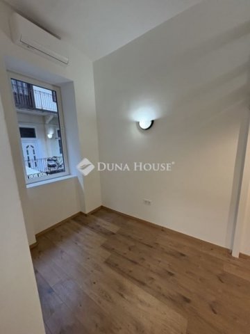Eladó téglalakás, Budapesten, VII. kerületben 38 M Ft, 1 szobás