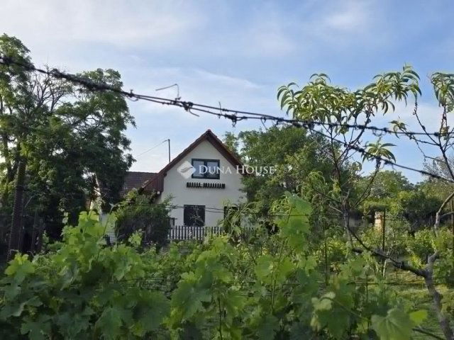 Eladó nyaraló, Pécsett 15 M Ft, 2 szobás / költözzbe.hu