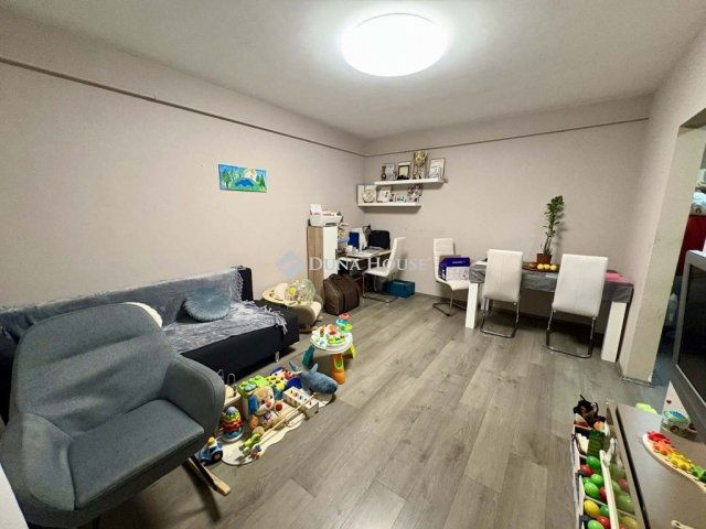 Eladó panellakás, Nagykanizsán 37.2 M Ft, 2+1 szobás