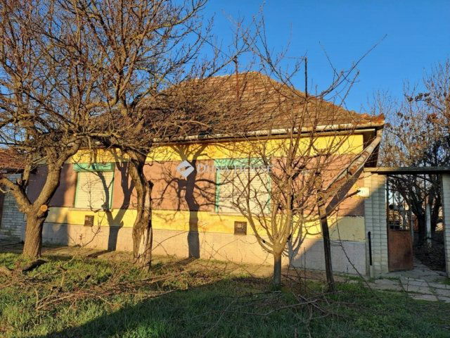 Eladó családi ház, Felsőszentivánon 8.5 M Ft, 3 szobás