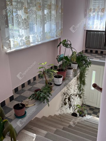 Eladó családi ház, Ajkán 68 M Ft, 4 szobás