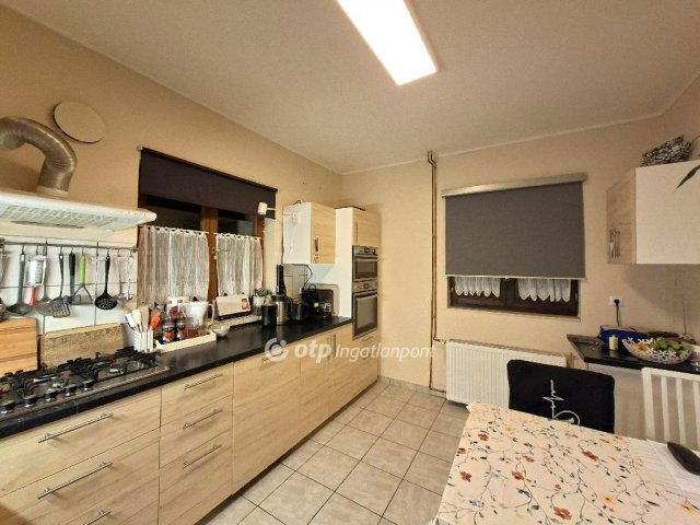 Eladó családi ház, Ráckeresztúron 68 M Ft, 3 szobás