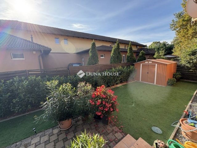 Eladó téglalakás, Székesfehérvárott 104.9 M Ft, 3 szobás