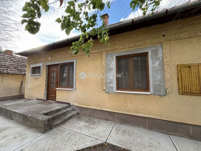 Eladó családi ház, Szentkirályon 29.9 M Ft, 1 szobás