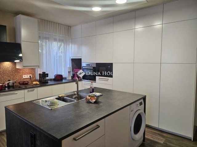 Eladó sorház, Budapesten, XV. kerületben 229 M Ft, 4 szobás