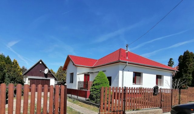 Eladó családi ház, Pusztaszabolcson 74.9 M Ft, 4 szobás