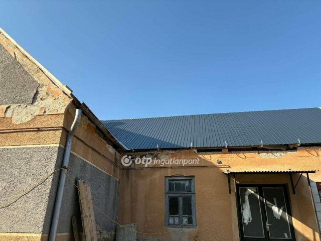Eladó családi ház, Lovásziban 6 M Ft, 2 szobás