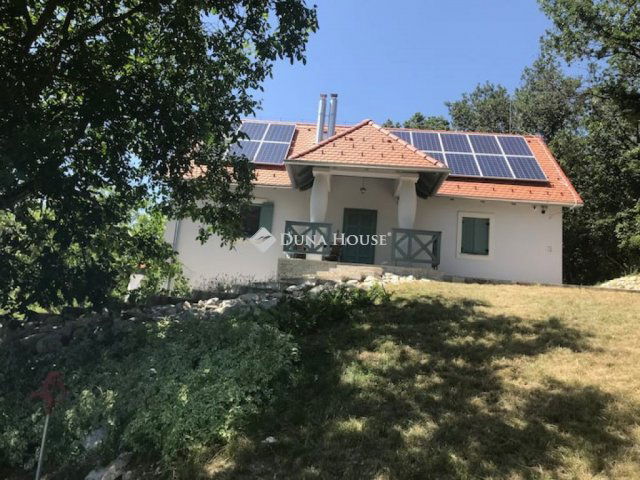 Eladó családi ház, Pécselyen 229.9 M Ft, 4 szobás