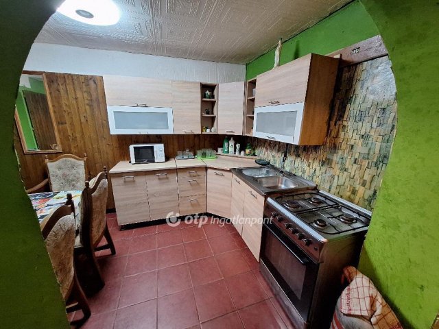 Eladó családi ház, Tiszaigaron 9.9 M Ft, 2 szobás