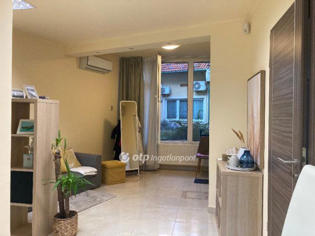 Eladó téglalakás, Siófokon 49.9 M Ft, 2 szobás