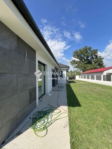 Eladó családi ház, Szigetszentmiklóson 149 M Ft, 4 szobás