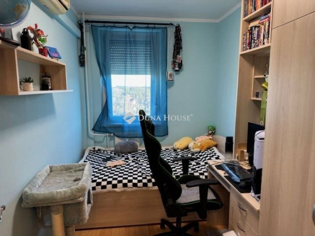 Eladó panellakás, Budapesten, III. kerületben 73.9 M Ft