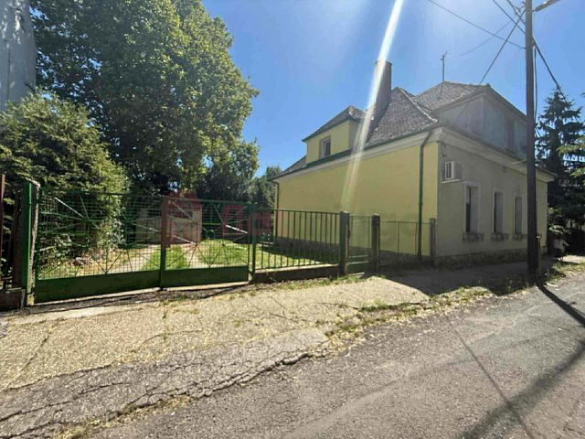 Eladó családi ház, Pécsett, Buzsáki Imre utcában 43.5 M Ft