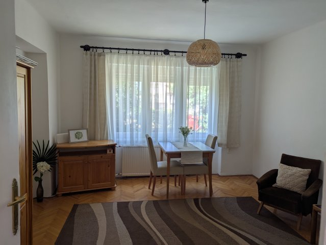 Kiadó téglalakás, albérlet, Pécsett, Zsolt utcában, 1+2 szobás