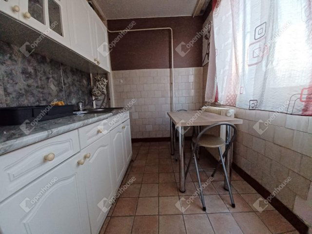 Eladó panellakás, Debrecenben 50 M Ft, 3 szobás