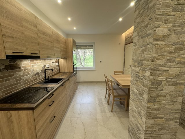 Eladó téglalakás, Komlón, Tompa Mihály utcában 29.9 M Ft