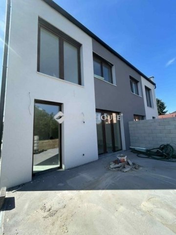 Eladó ikerház, Budapesten, XVIII. kerületben 173 M Ft, 5 szobás