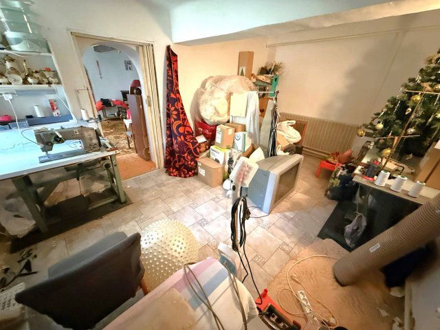 Eladó családi ház, Komlón 17 M Ft, 3 szobás