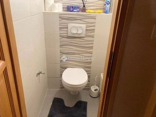 Eladó családi ház, Pécsett 104.9 M Ft, 4 szobás