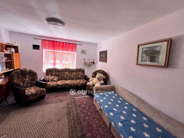 Eladó családi ház, Mezőkövesden 8 M Ft, 2 szobás