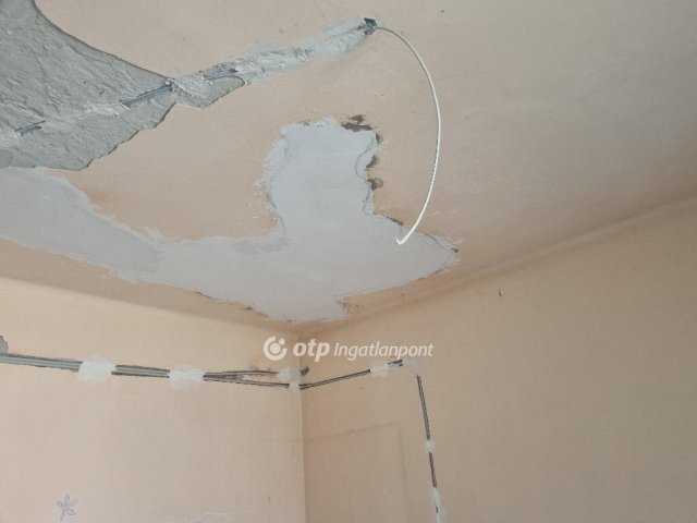 Eladó családi ház, Tasson 35.8 M Ft, 3 szobás