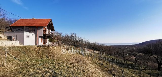 Eladó mezogazdasagi ingatlan, Monoszlón 64.5 M Ft