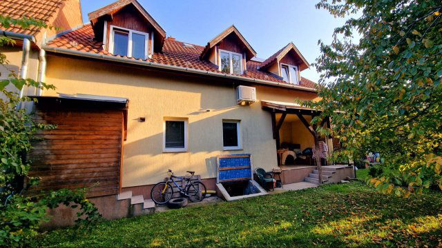 Eladó családi ház, Szigetszentmiklóson 97.9 M Ft, 6 szobás