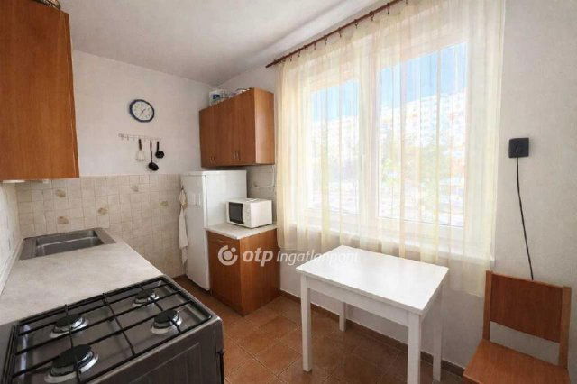 Eladó panellakás, Győrött 53.5 M Ft, 3+1 szobás