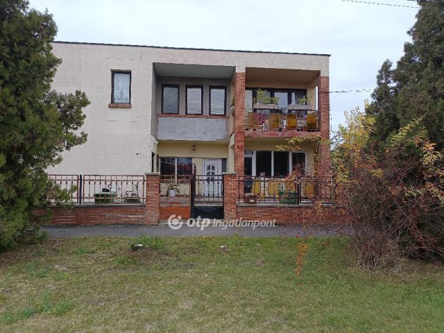 Eladó családi ház, Békésen 28.5 M Ft, 3 szobás