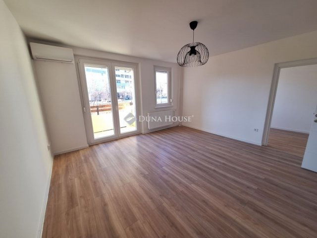 Eladó panellakás, Budapesten, III. kerületben 99 M Ft, 4 szobás