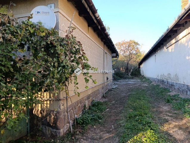 Eladó családi ház, Valkón 21.9 M Ft, 4 szobás