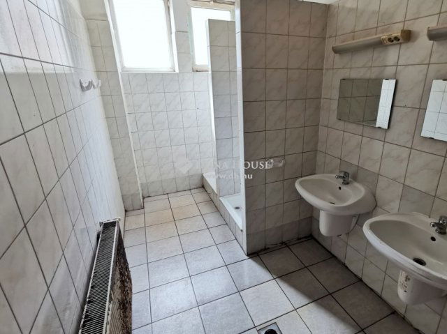 Eladó ipari ingatlan, Nyergesújfaluban 750 M Ft