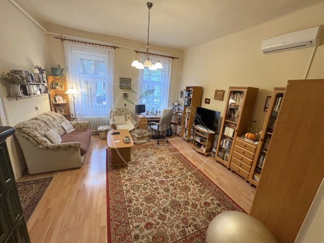 Eladó téglalakás, Gyulán 75 M Ft, 5 szobás