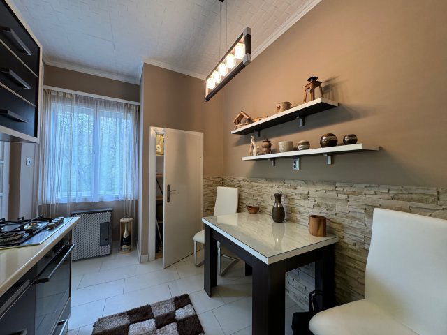 Eladó téglalakás, Pécsett, Madách Imre utcában 52 M Ft