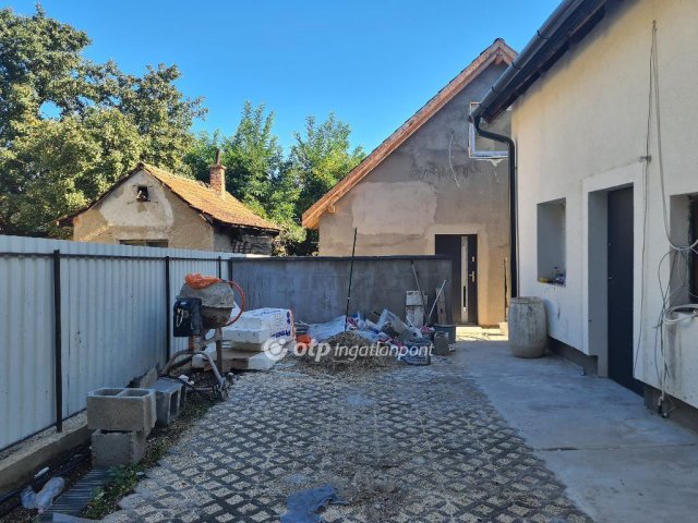 Eladó családi ház, Törökbálinton 170 M Ft, 9 szobás