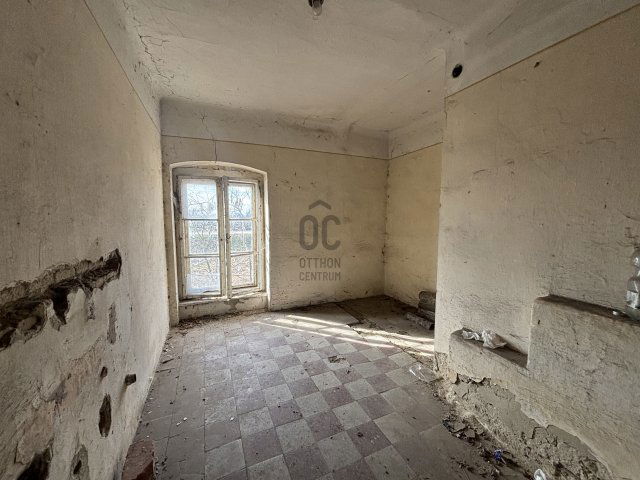 Eladó családi ház, Cegléden 28 M Ft, 5 szobás