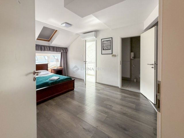 Eladó téglalakás, Pécsett 99.9 M Ft, 2 szobás