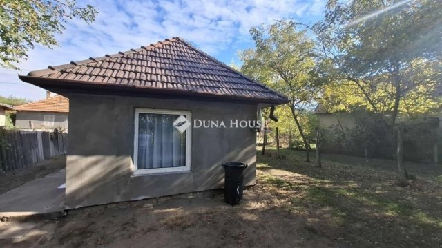 Eladó családi ház, Pilisen 15.5 M Ft, 2 szobás