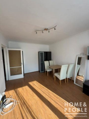 Eladó téglalakás, Szegeden 37.9 M Ft, 1+1 szobás