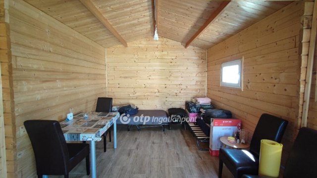 Eladó családi ház, Kisfaludon 34.8 M Ft, 2 szobás