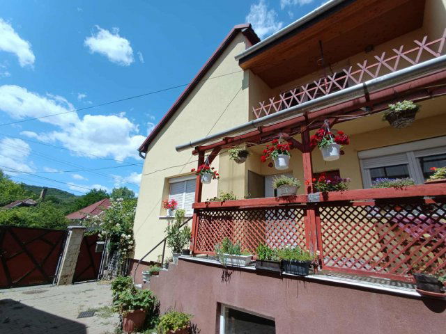Eladó családi ház, Ózdon, Pázmány úton 25 M Ft, 5 szobás