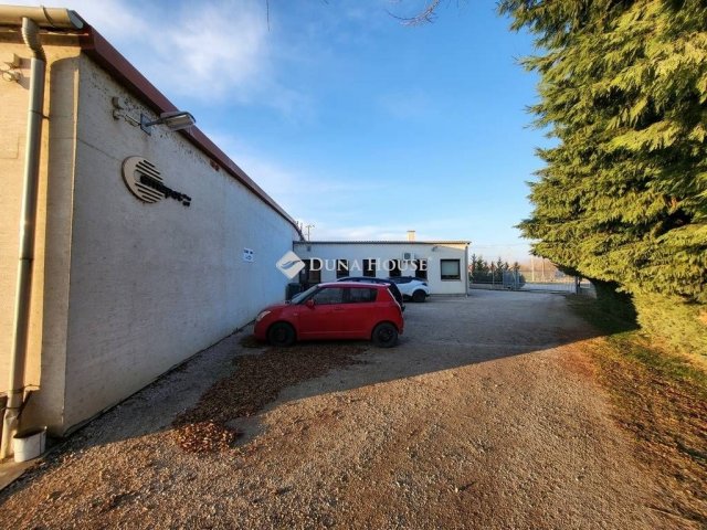 Eladó ipari ingatlan, Nyergesújfaluban 199.99 M Ft