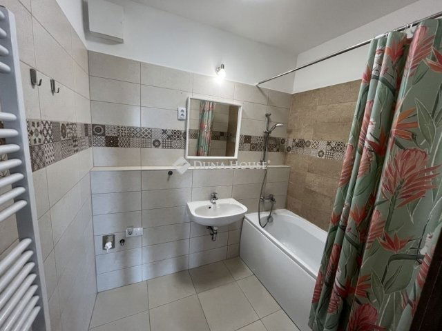 Eladó téglalakás, Székesfehérvárott 95 M Ft, 3 szobás