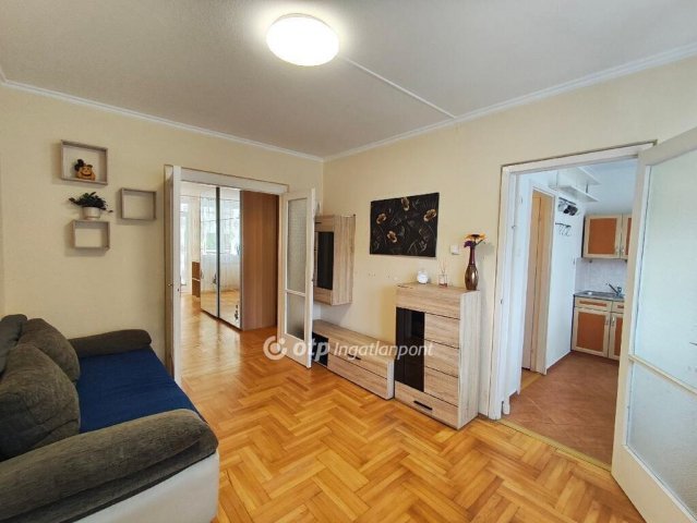 Eladó panellakás, Budaörsön 69.5 M Ft, 2 szobás