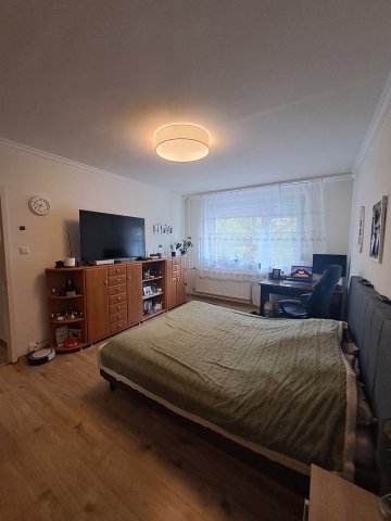 Eladó panellakás, Debrecenben 61.49 M Ft, 3 szobás