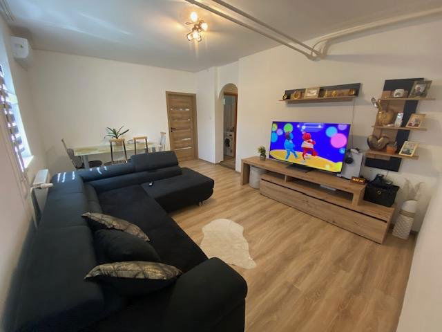 Eladó téglalakás, Oroszlányban 54.9 M Ft, 3 szobás