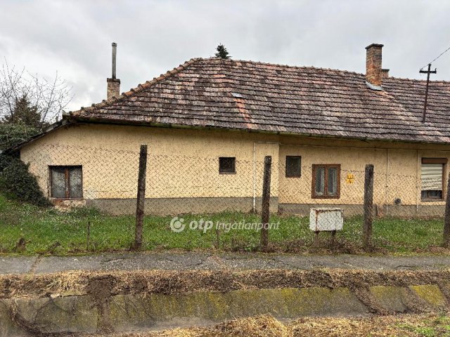 Eladó családi ház, Tabon 15 M Ft, 3 szobás