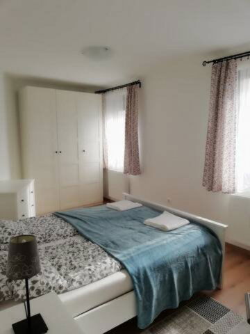 Kiadó téglalakás, albérlet, Pécsett 220 E Ft / hó, 2 szobás