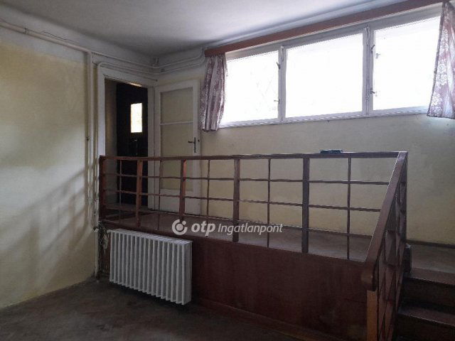 Eladó családi ház, Szegeden 150 M Ft, 8 szobás